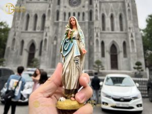 Tượng Công Giáo để xe ô tô