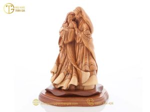 Tượng gia đình Thánh Gia bằng gỗ