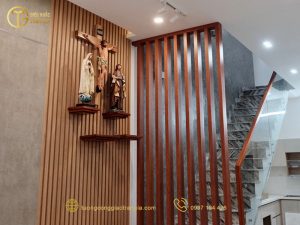 Vách ngăn bàn thờ công giáo