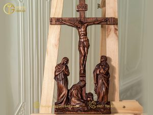 Tượng Chúa chịu nạn bằng gỗ