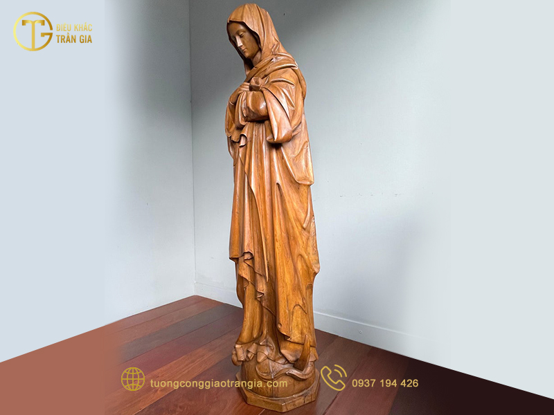 Tượng Đức Mẹ bằng gỗ